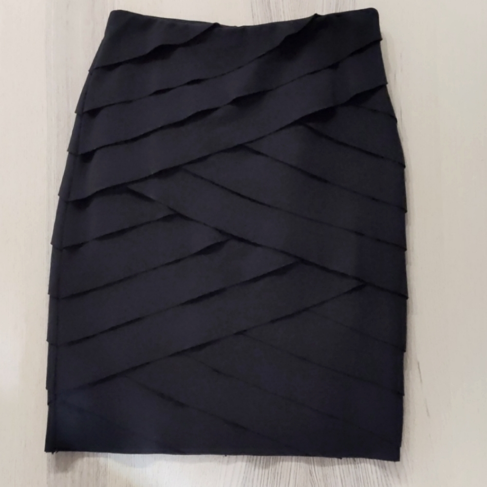 stWhite House Black Market, size 4, stretchy skirt